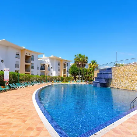 With Comfortable Terrace, 2 Swimming Pools & Tennis Court Appartement Albufeira
