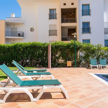 With Comfortable Terrace, 2 Swimming Pools & Tennis Court Appartement Albufeira
