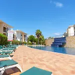 With Comfortable Terrace, 2 Swimming Pools & Tennis Court Apartman Albufeira