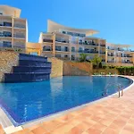 Διαμέρισμα With Comfortable Terrace, 2 Swimming Pools & Tennis Court *
