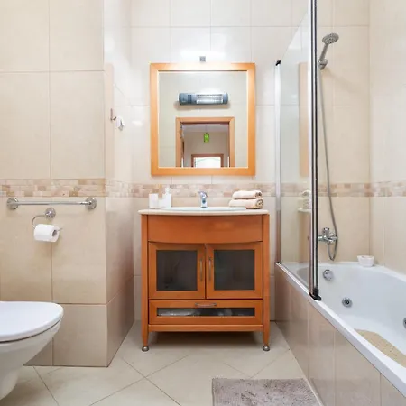 With Comfortable Terrace, 2 Swimming Pools & Tennis Court Albufeira
