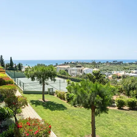 With Comfortable Terrace, 2 Swimming Pools & Tennis Court Apartamento *